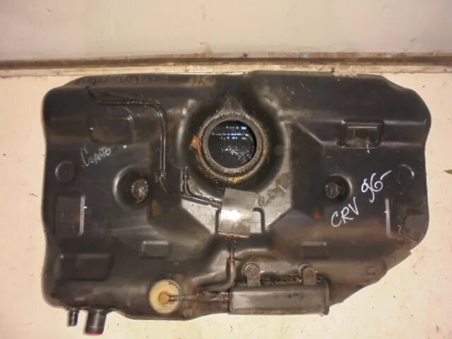 Тепловой бак cerato 3. Топливный бак киа церато 2. Бак церато объем. 311501m250 пластиковый. Топливный бак kia cerato 2.