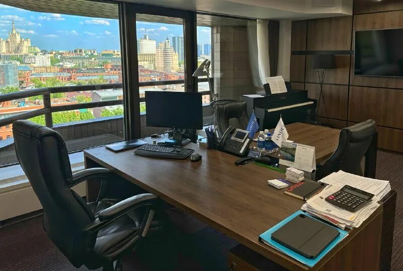 Рабочее место бухгалтера. Рабочее место управляющего. Рабочее место в офисе. Орион бпла модуль операторский. Рабочее место менеджера.