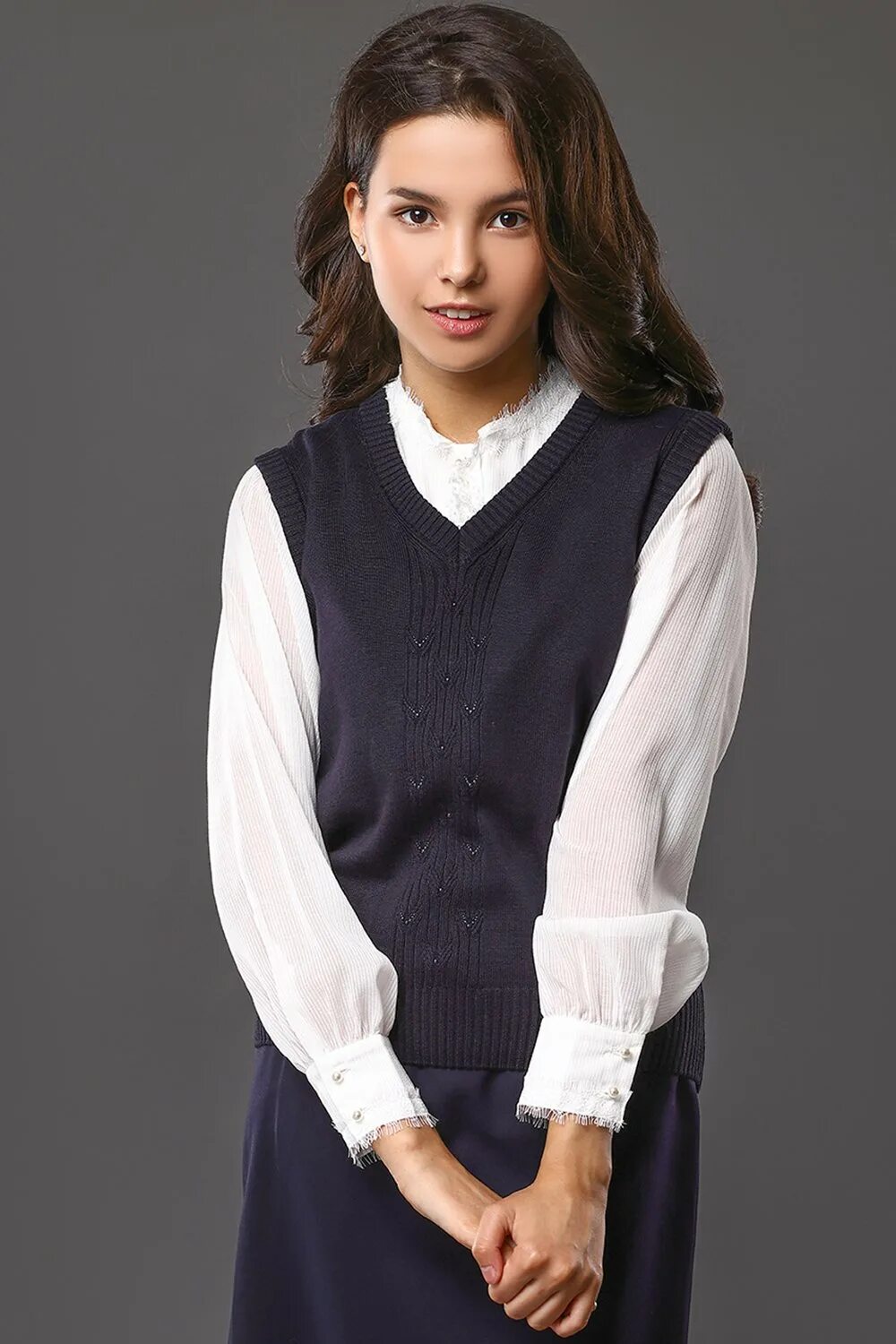 Жилет женский iv27202. Жилетка женская вязаная. Жилетка женская вязаная. Вязаный жилет женский ральф лорен. Безрукавка для девушки.
