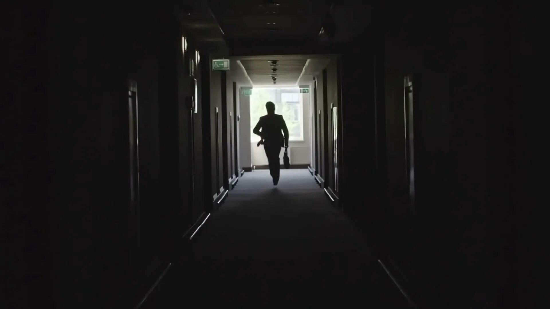 Человек с фонариком. Running through the dark. Бег с фонарем. Силуэт в коридоре. All through the darkness.