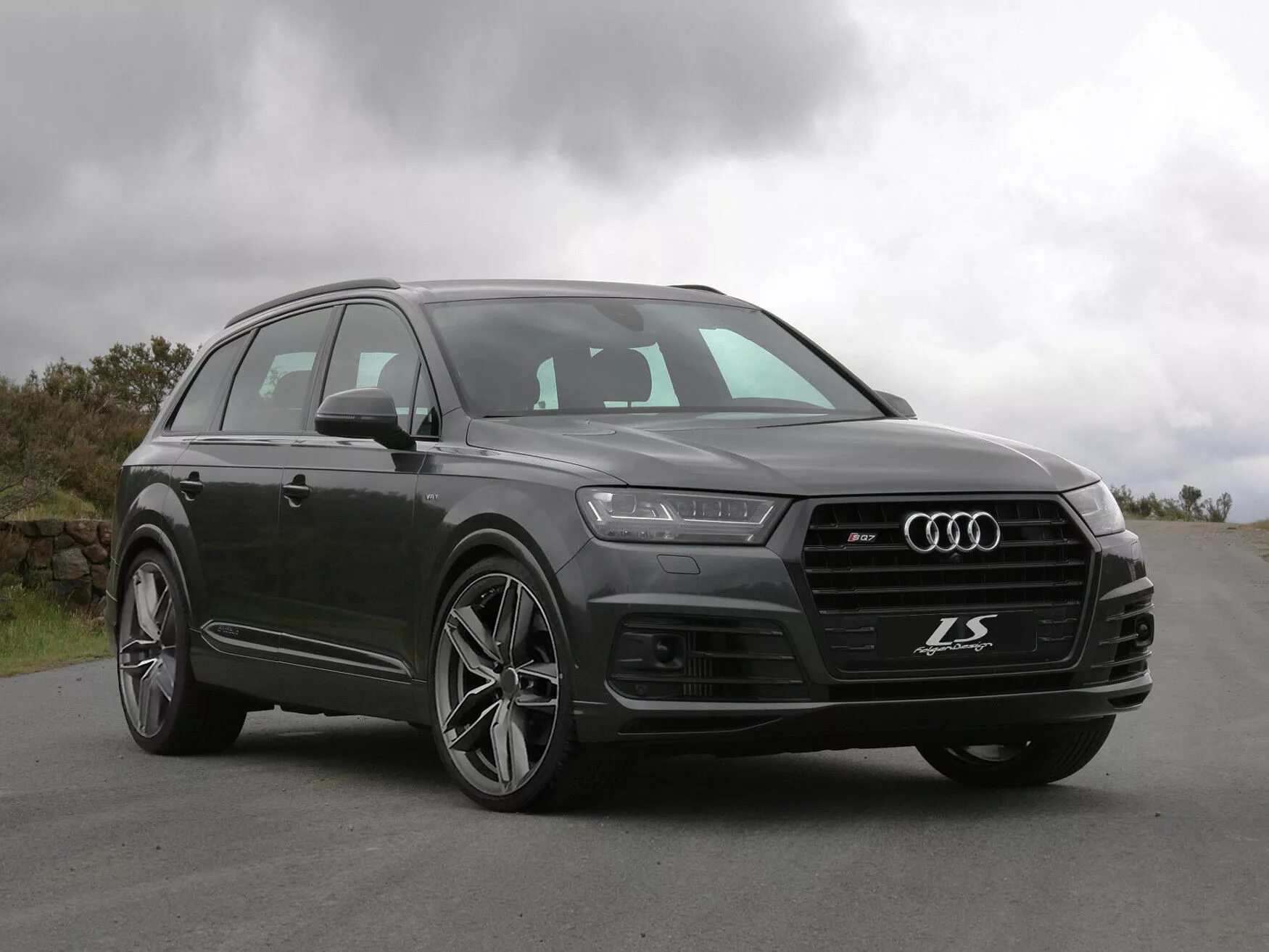 Диски audi q7 4m. Audi q7. Audi q7 2015 черная. Audi q7 hre. Диски audi q7 4m.
