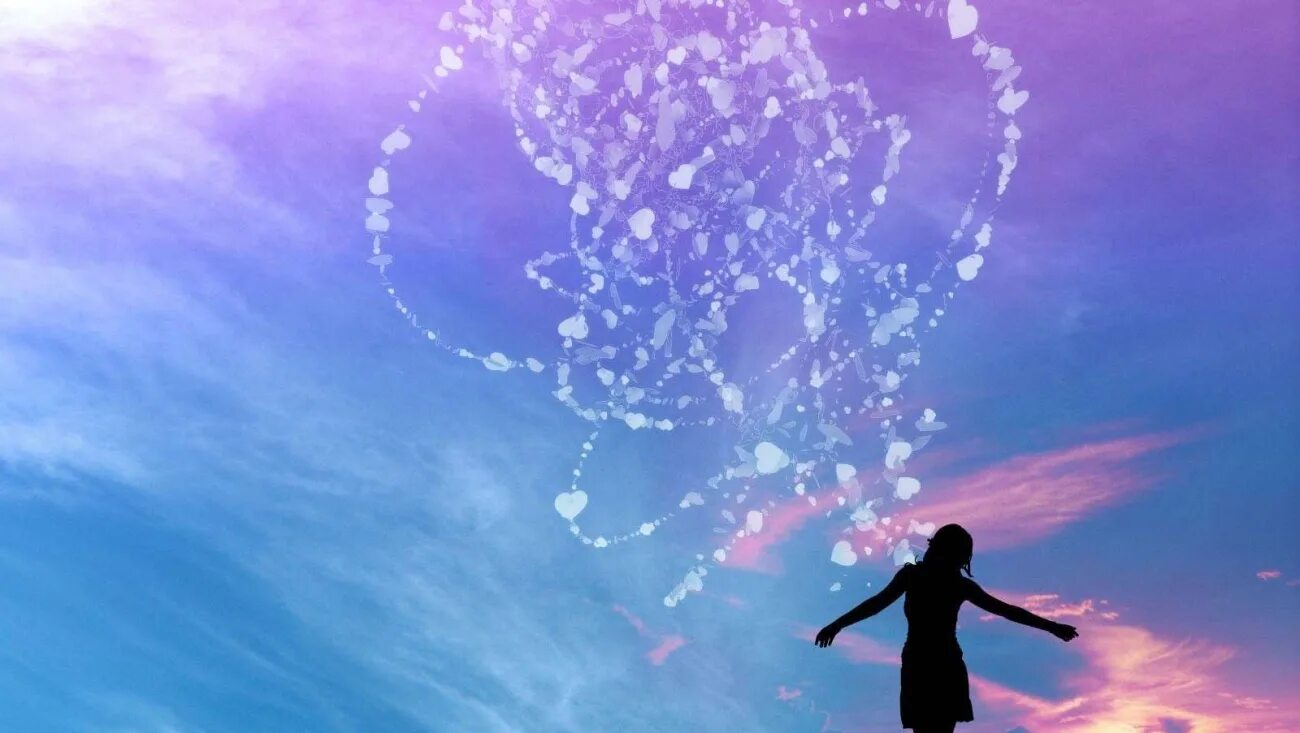 Счастье. Гармония жизни. Девушка в тумане в лесу. Душа в космосе. Осознанный сон.