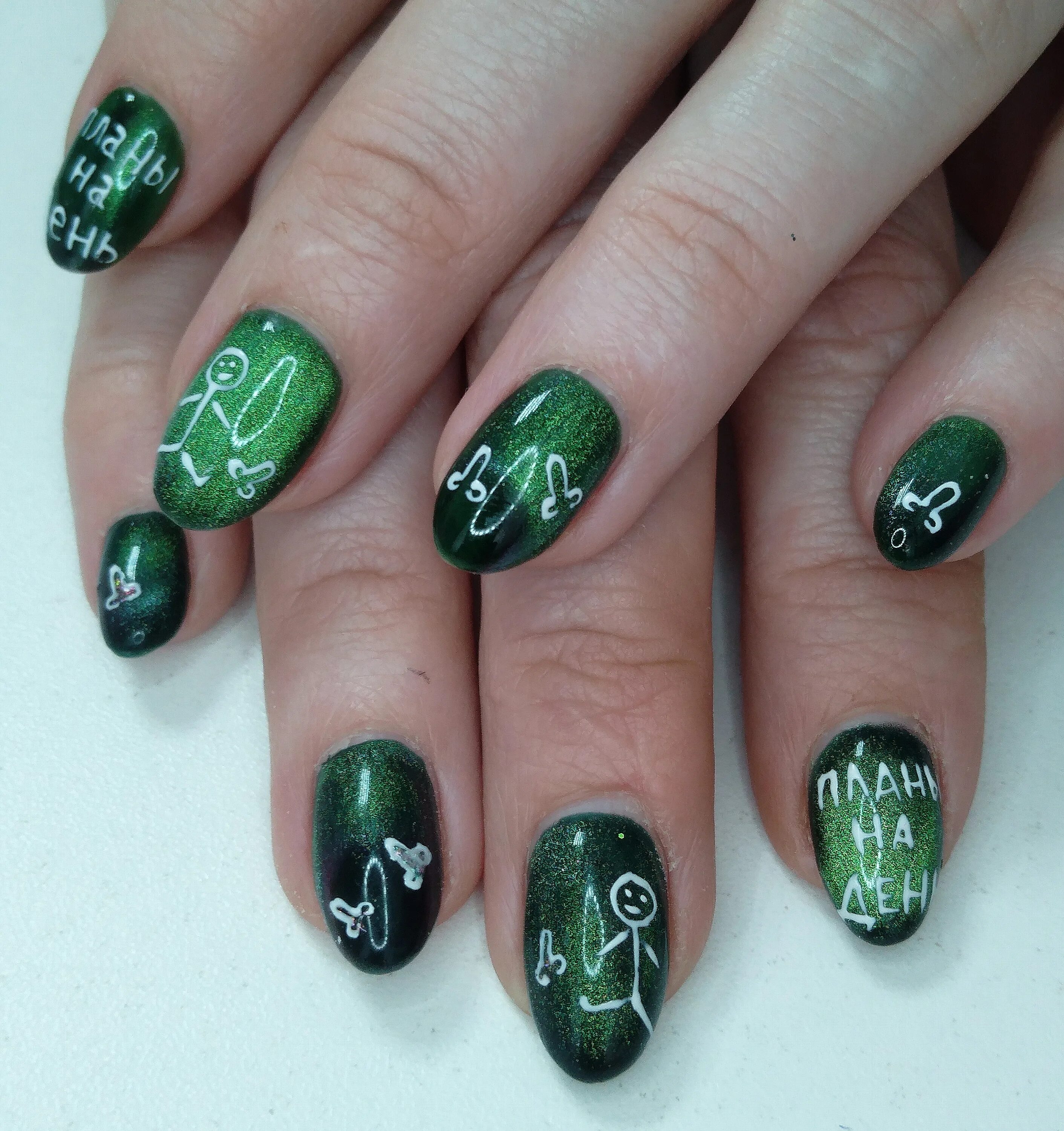 Дизайн ногтей с кошками. Ногти с изображением кошки. Маникюр чеширский кот. Маникюр френч с кошкой. Ногти с кошачьим рисунком.