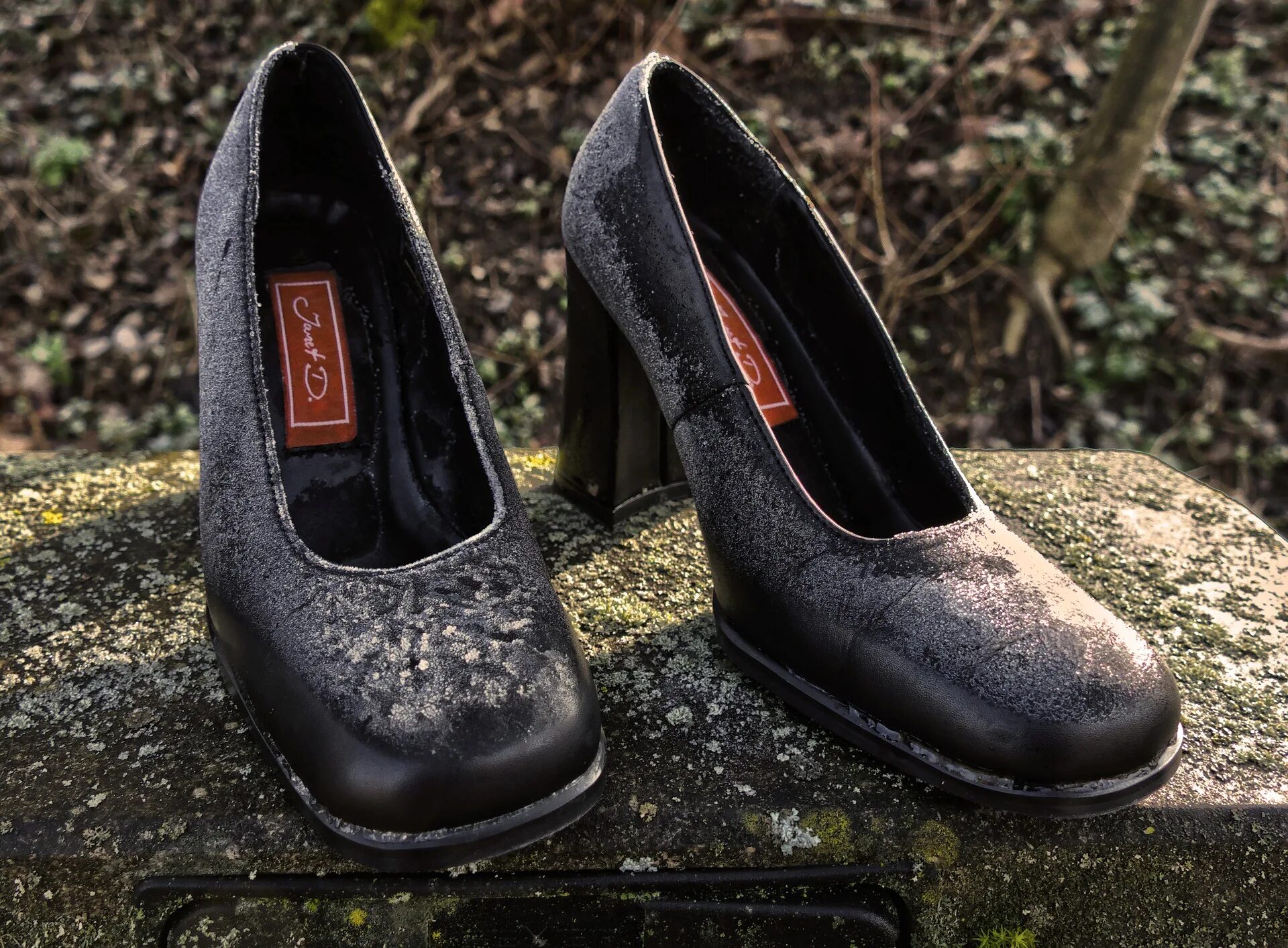 Виды обуви старые. Обувь Барокко 17 век Клюши. Старые туфли. Старые туфли женские. Поношенные женские туфли.