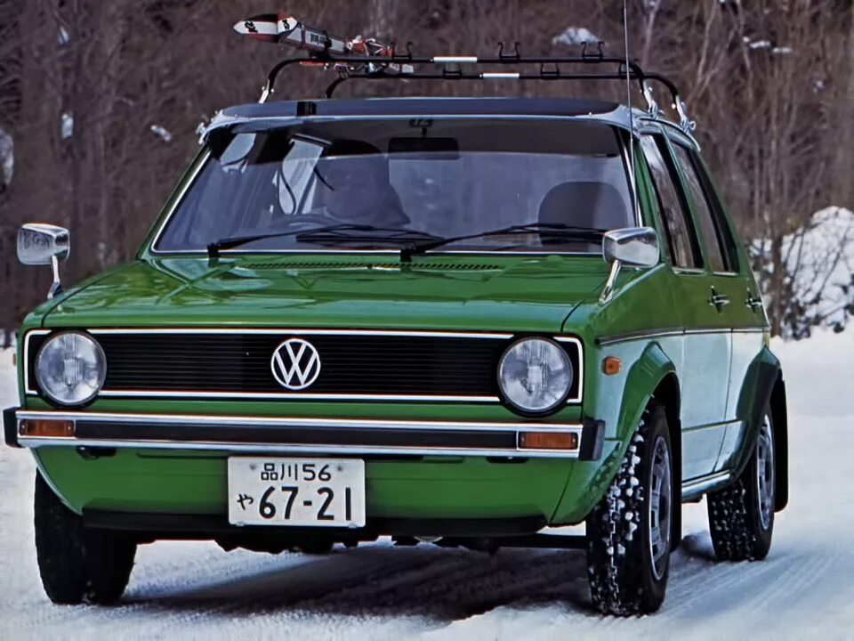 Первые автомобили volkswagen. Фольксваген гольф 1974. Фольксваген гольф 1. Volkswagen Golf 1 поколение. Фольксваген гольф 1 GTI.