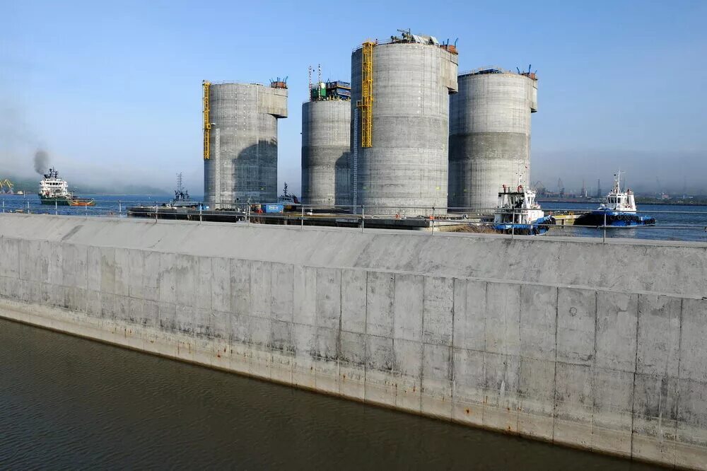 арктик спг 2 плавучий завод. огт 1 арктик спг. основание гравитационного типа. завод арктик спг 2 мурманск. морская платформа беркут.