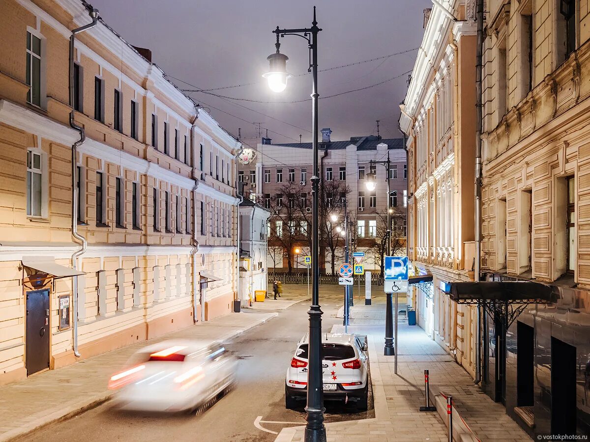 Улица. Улочки Москвы. Узкие улицы Москвы. Узкие улочки Москвы. Московская улочка.