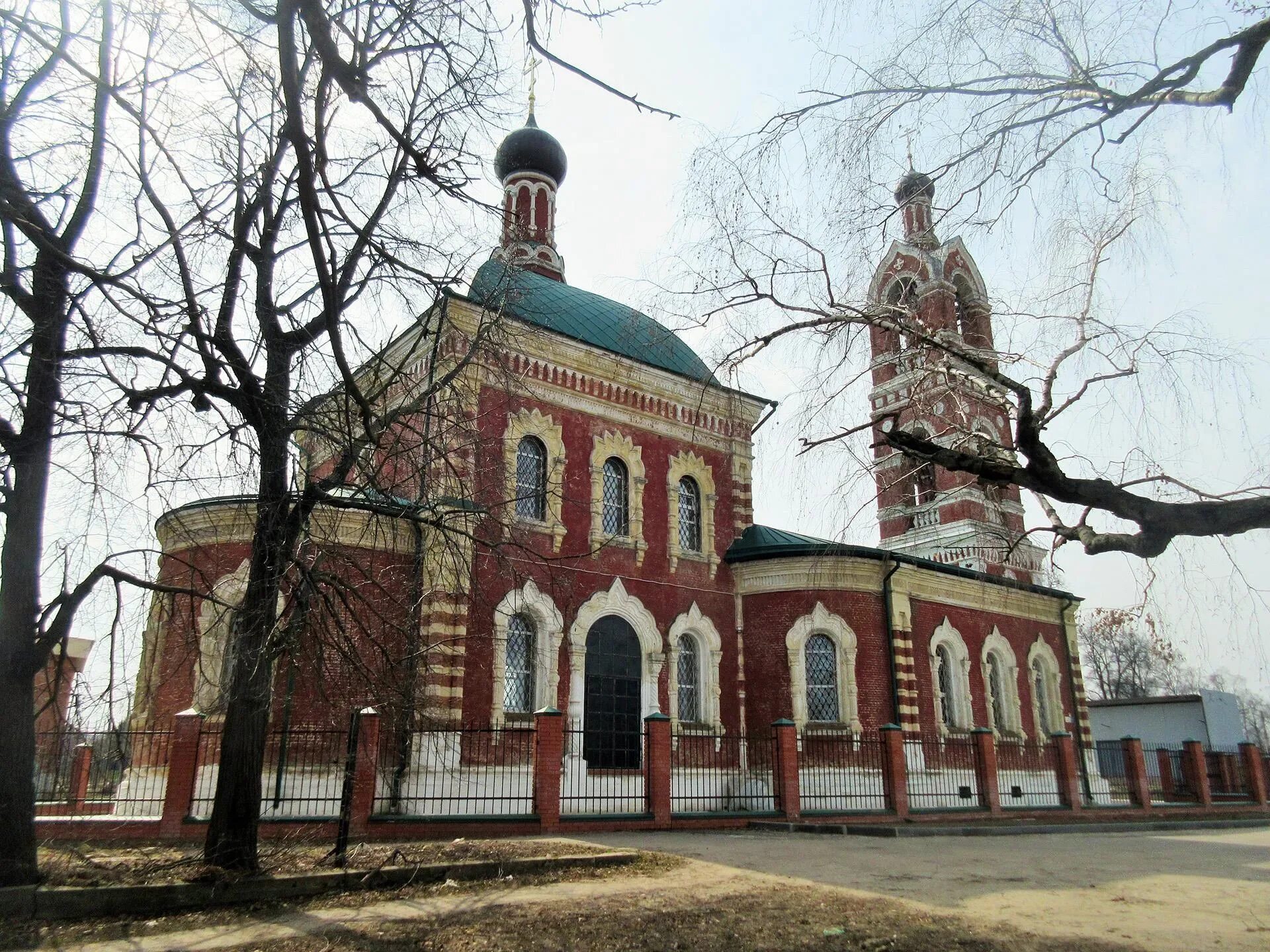 Храм успения пресвятой богородицы в огарево почково. Церковь успения пресвятой богородицы (бронницы). церковь успения божией матери города бронницы. бронницы успенская церковь. бронницы успенская церковь внутри.