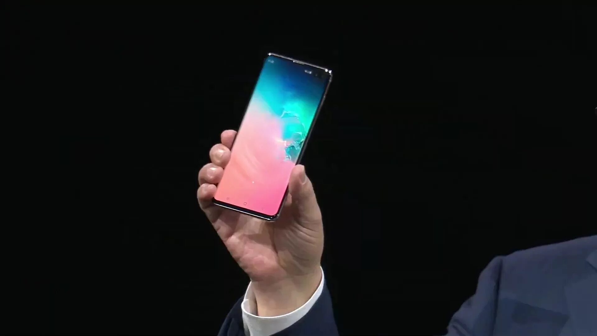 Презентация самсунг а55. Samsung Galaxy s10 5g. Самсунг s10 презентация. Samsung Galaxy Note 10 в руке. Самсунг галакси а10.