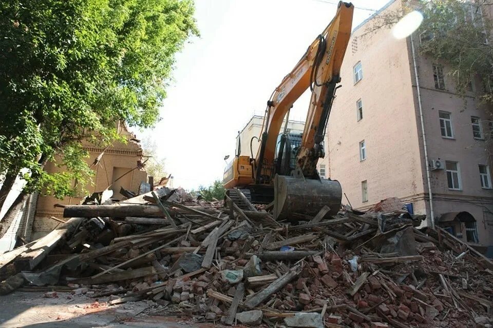 Аварийный дом. Снос в ленинском районе. Саратов перспективная 10б дом призрак. Снос в ленинском районе. Аварийный дом подлежащий сносу.