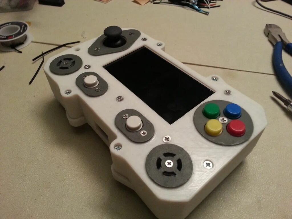 Создать игровую консоль. Raspberry pi игровая консоль. портативная консоль raspberry pi. корпус для портативной игровой приставки.