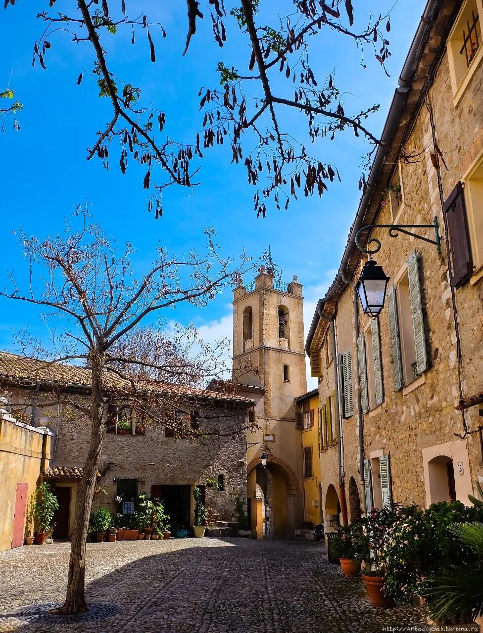 Город кань сюр мер. Кань сюр мер замок франция. Кань сюр мер приморские альпы. Кань сюр мер. Beaulieu sur mer город.