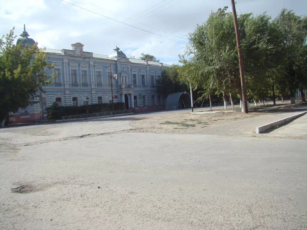 Новоузенск сайт. Город Новоузенск Саратовской области. Саратовская область город Новоузенск площадь. Новоузенск центр города. Поликлиника Новоузенск.