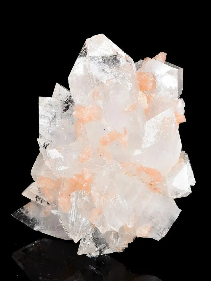 Аквамарин минерал. Мертвое море солевые кристаллы. Морские кристаллы драгоценности. Морской кристалл. Солевой кристалл.