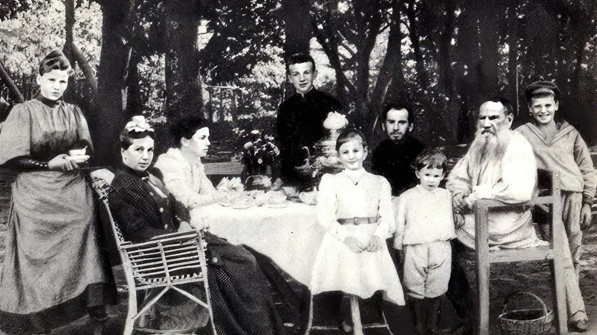 Толстой был ребенком в семье. Ясная Поляна Лев Николаевич толстой.