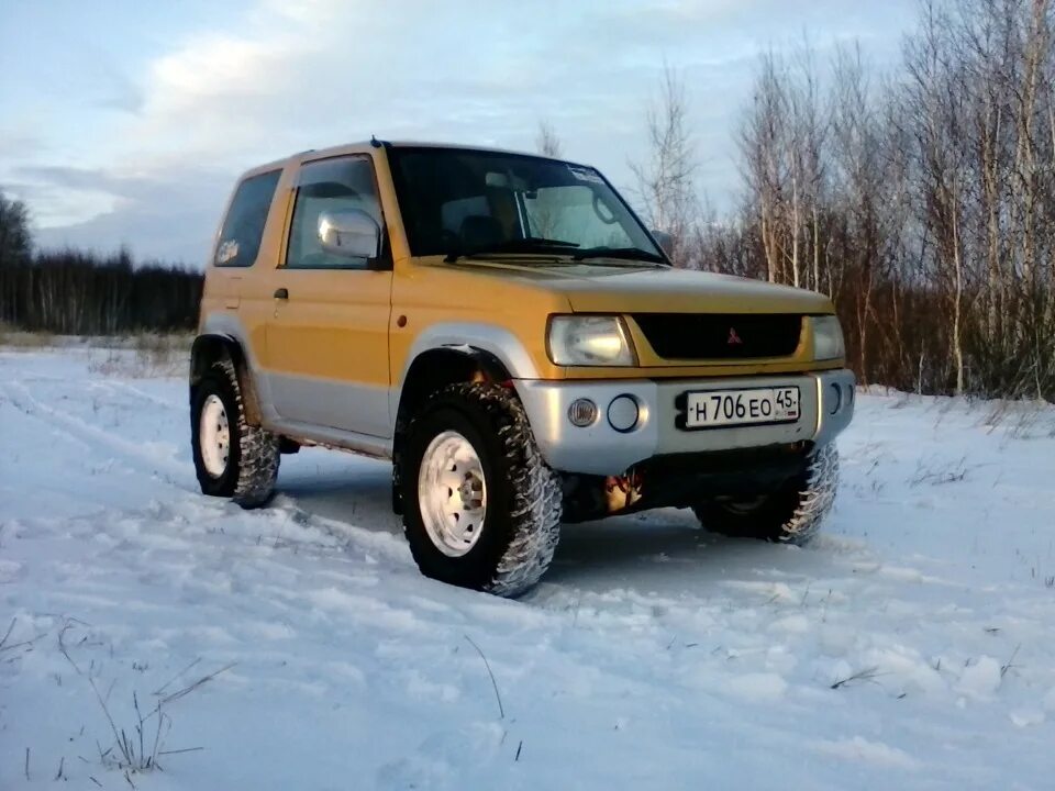 Mitsubishi pajero mini 2000. Митсубиси паджеро 2003. Митсубиси паджеро левый руль. Mitsubishi pajero mini 1994. Mitsubishi pajero 1 поколение.