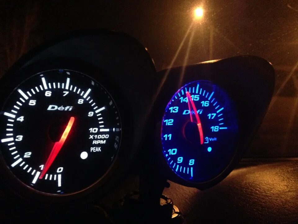 Тахометр тойота приус. Тахометр автомобильный на 10 тысяч оборотов. Тахометр на автомате. M x100. Тахометр на автомате.