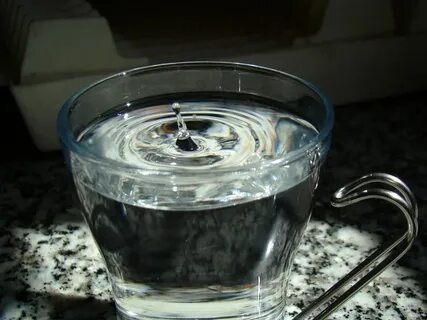 Не уходит вода в стакане