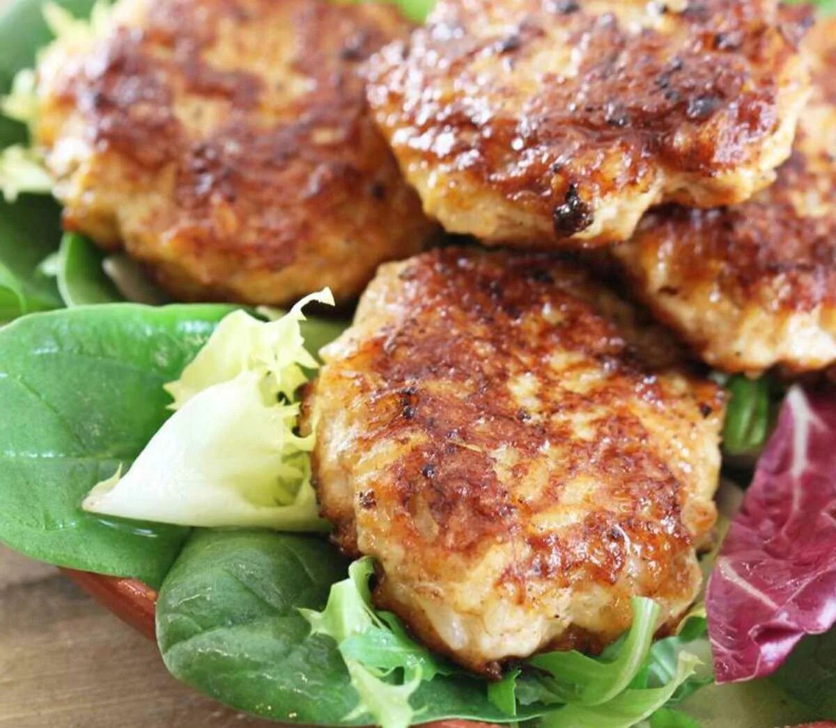 Котлеты из куриного фарша калорийность. Сливочные куриные котлетки. Нежные котлеты из индейки. Котлеты из филе бедра индейки. Котлеты индейка в духовке.