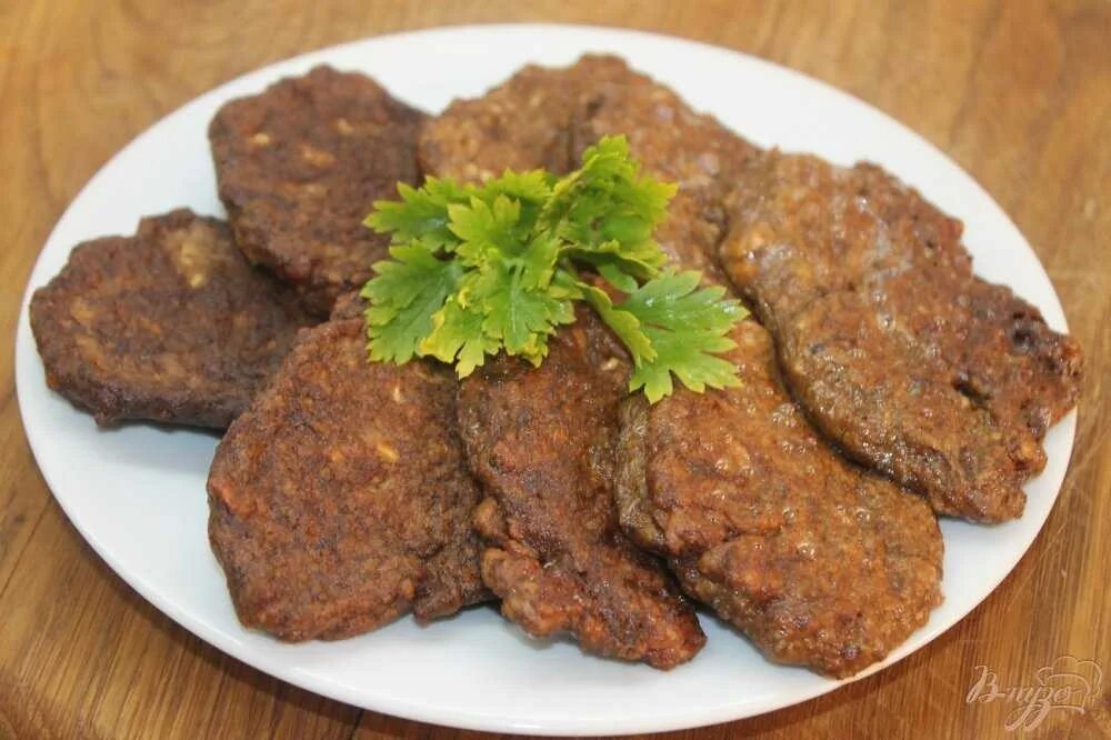 котлеты из печени рецепт с фото. биточки печеночные. печеночные котлеты. котлеты из печени говяжьей. печеночные котлеты.