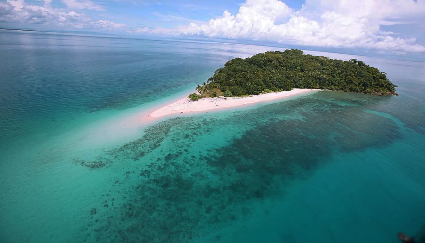 Coral island на русском. Лос-Рокес риф. Остров Камотес Филиппины. Коралловый остров. Барьерные острова.