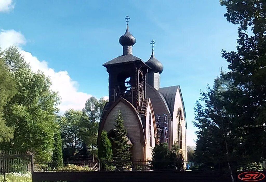 Кобринское гатчинского. Лен обл пос кобринское. Школа в кобрино гатчинский район. Кобринское гатчинский район. Суйда храм воскресения христова.