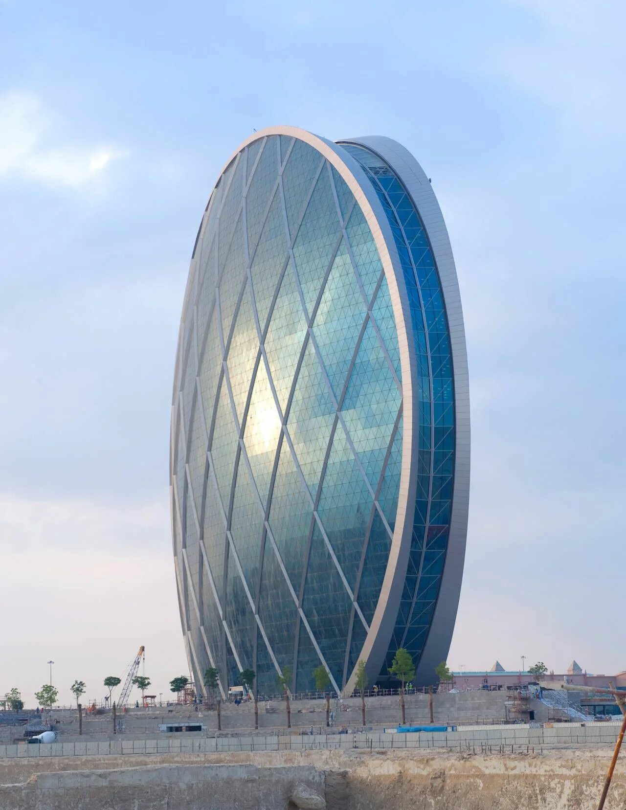 Aldar Headquarters building (Абу-Даби, ОАЭ, 2010). Aldar hq в Абу-Даби. Небоскреб «Aldar hq” в Абу Даби. Абу Даби круглое здание.