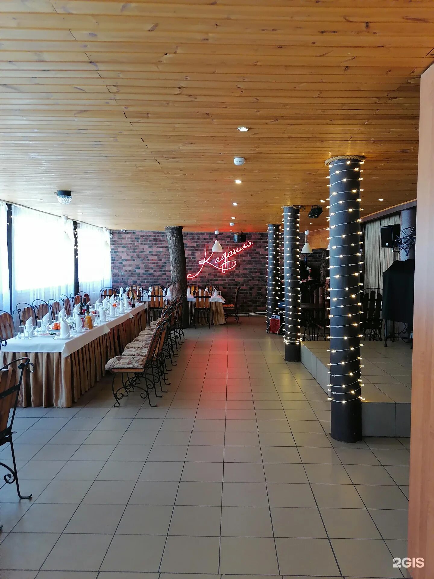 Банкетный зал кадриль сердобск. Кафе кадриль. Кадриль кафе новосибирск официальный сайт. Бар кадриль новосибирск. Кадриль кафе новосибирск.