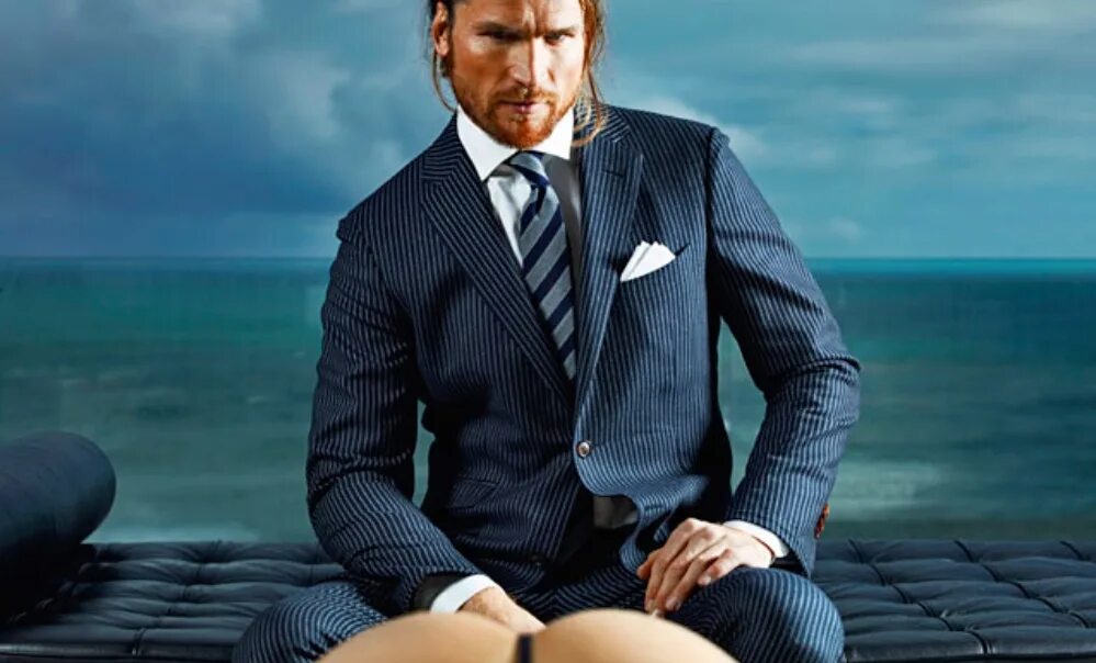 солидный мужчина. по-мужски фильм 2022. видео по мужски. красивый грустный мужчина. брутальный мачо.