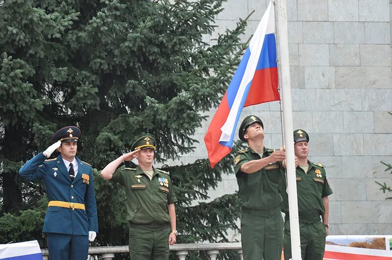 Ритуал подъема и спуска государственного флага РФ. Ритуал подъема государственного флага Российской Федерации. Ритуал подъёма и спуска флага РФ. Подъем и спуск государственного флага РФ.