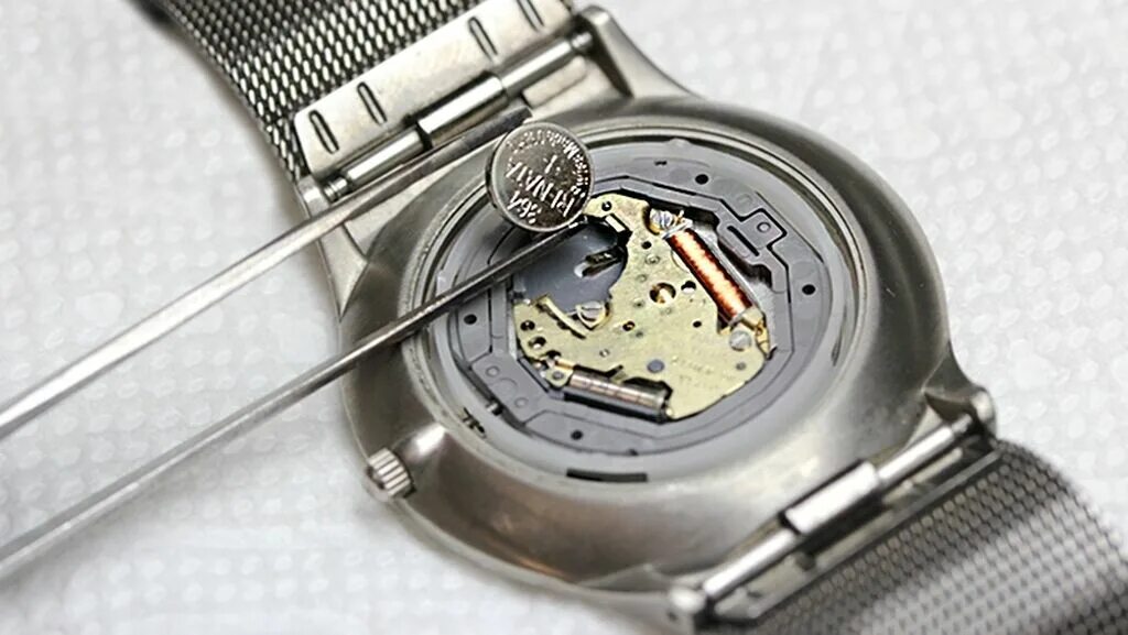 Час battery. Watch Battery Replacement. Watch Repair. Часы service. WR watches Battery Replacement.