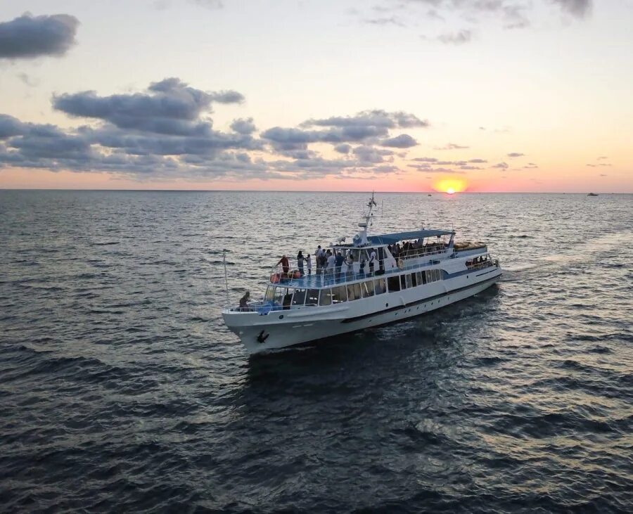 Прогулки по морю на теплоходе
