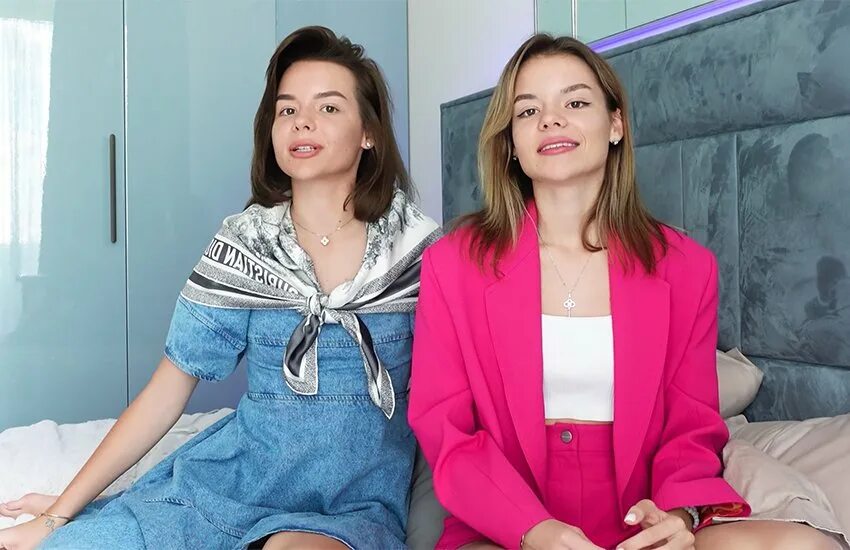 Близняшки twixi twins. Настя близняшка. Настя близняшка. Близняшки катя и настя. Настя близняшка.