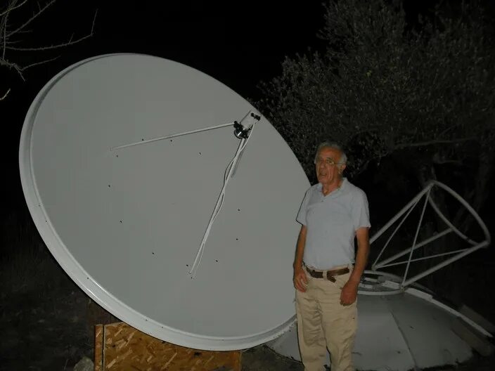 Big Satellite dish. Drainpipe Satellite dish. Euromax Satellite dishes. Artificial Satellite dish. Big dish