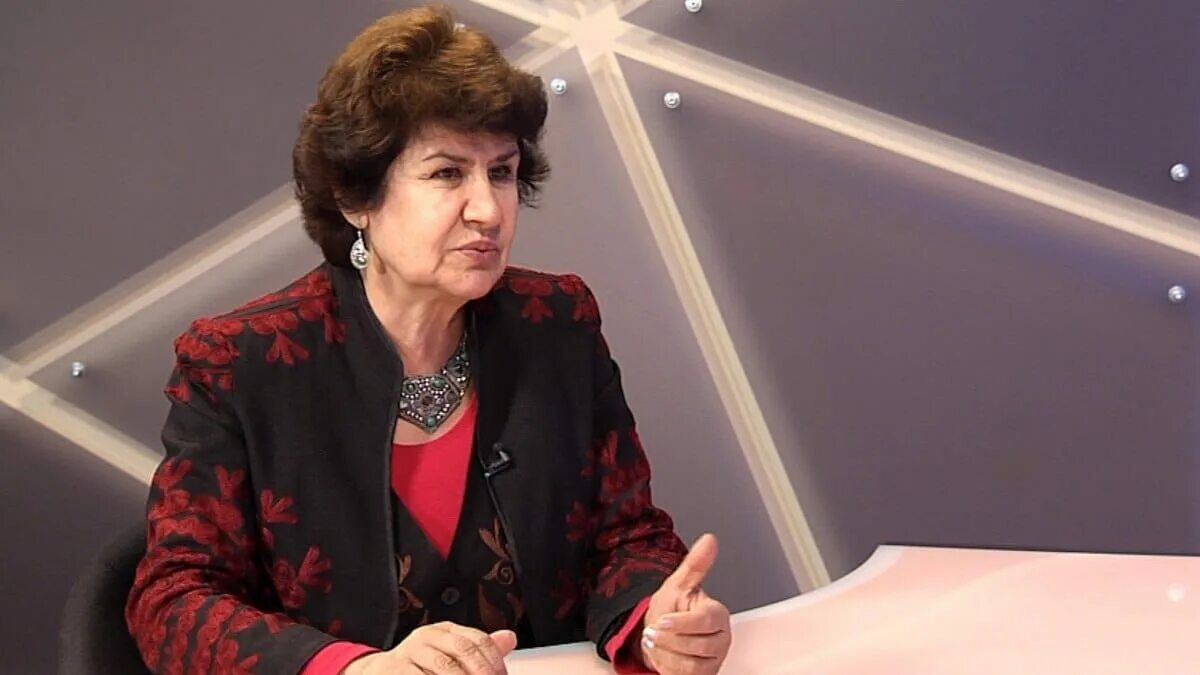 Гулрухсор сафиева поэтесса. Таджикская поэтесса гулрухсор. Гулрухсор сафиева таджикская писательница. Гулназар келди поэты таджикистана. Зукуреева гулрухсор.