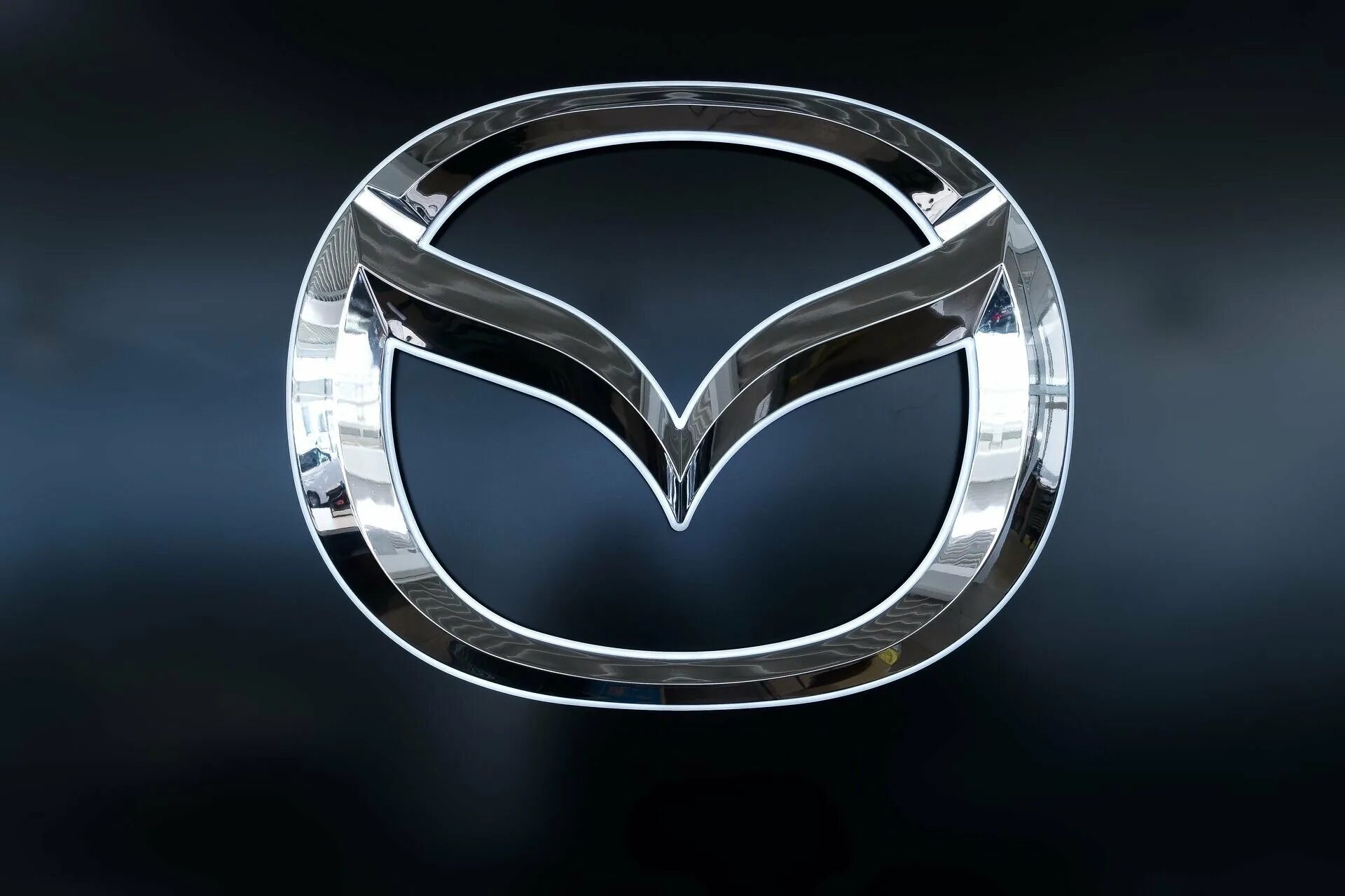 Автомобиль марки мазда. Mazda CX 7 2023. Марка машины Мазда. Mazda лого. Мазда 6 значок.