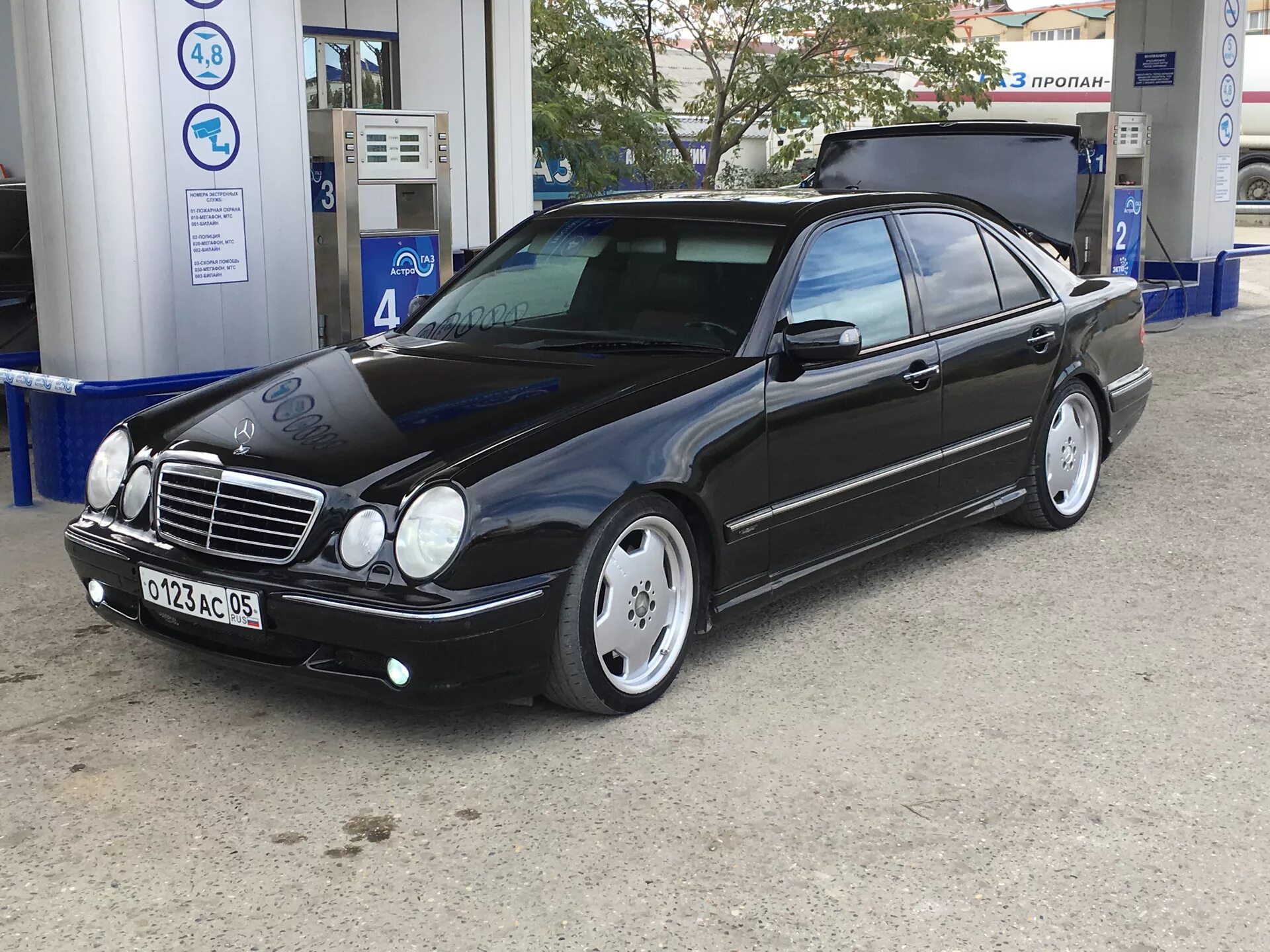 Мерседес е210 купить. Mercedes Benz w210 e55. Мерседес w210 AMG. E55 AMG w210. Mercedes e55 AMG w210.