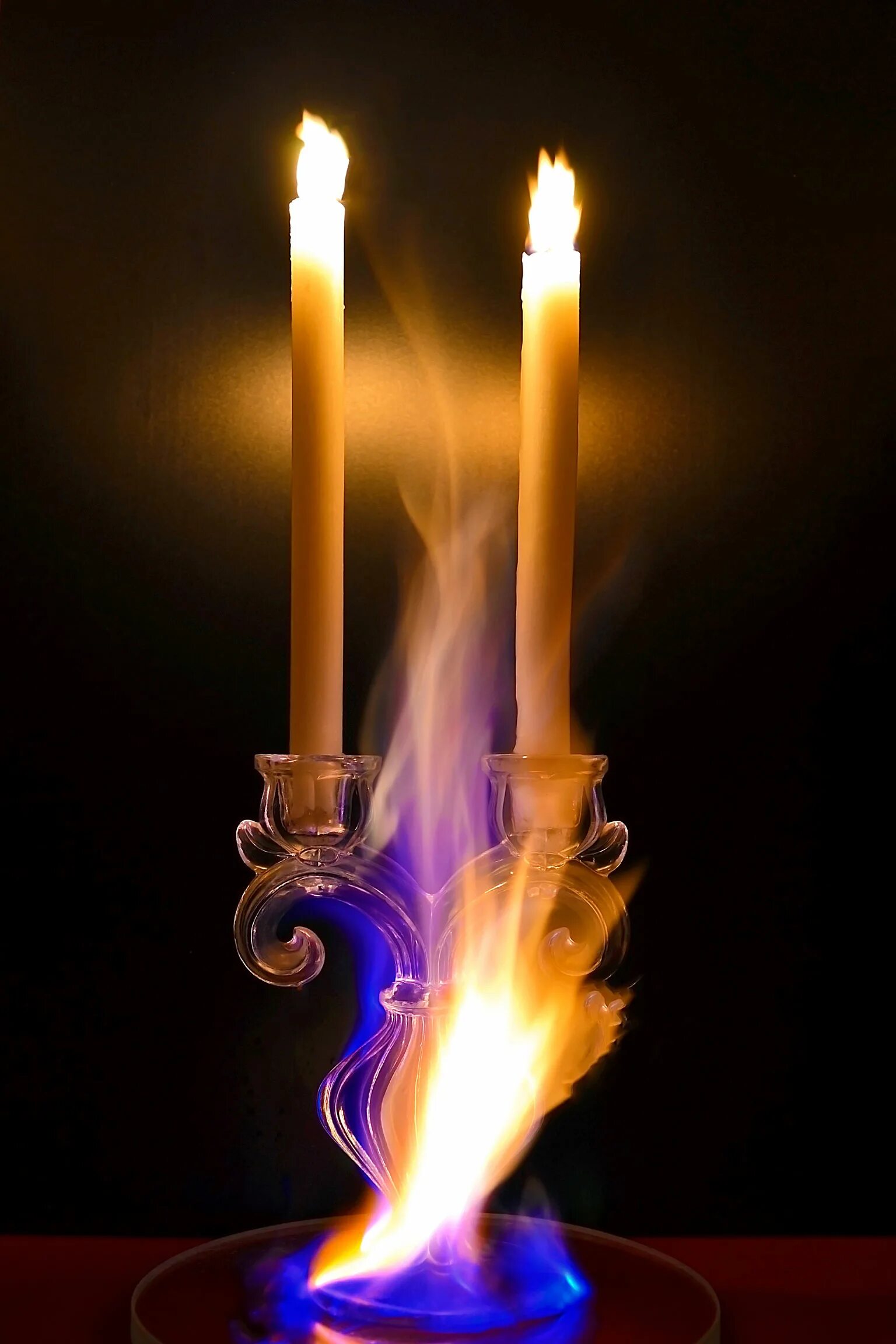 Зажгем свечи. Красивые свечки. Горящие свечи. Магия свечей. Изображение свечи.