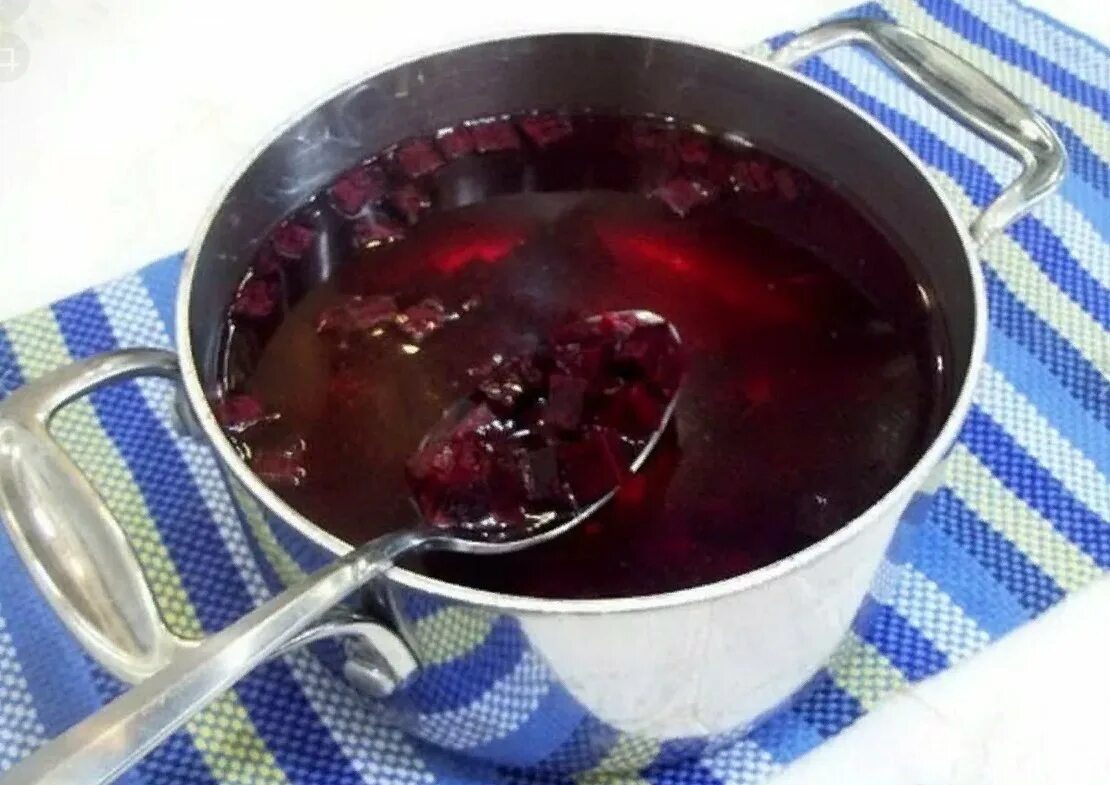 Настой свеклы. Сок свеклы. Свекольный квас. Квас из свеклы. Свекольный квас.