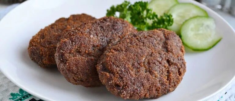 Что можно приготовить из говяжьего сердца вкусно. Котлеты из говяжьего сердца. блюда из говяжьего сердца. блюда из говяжьего сердца и легкого. фарш из сердца говяжьего.
