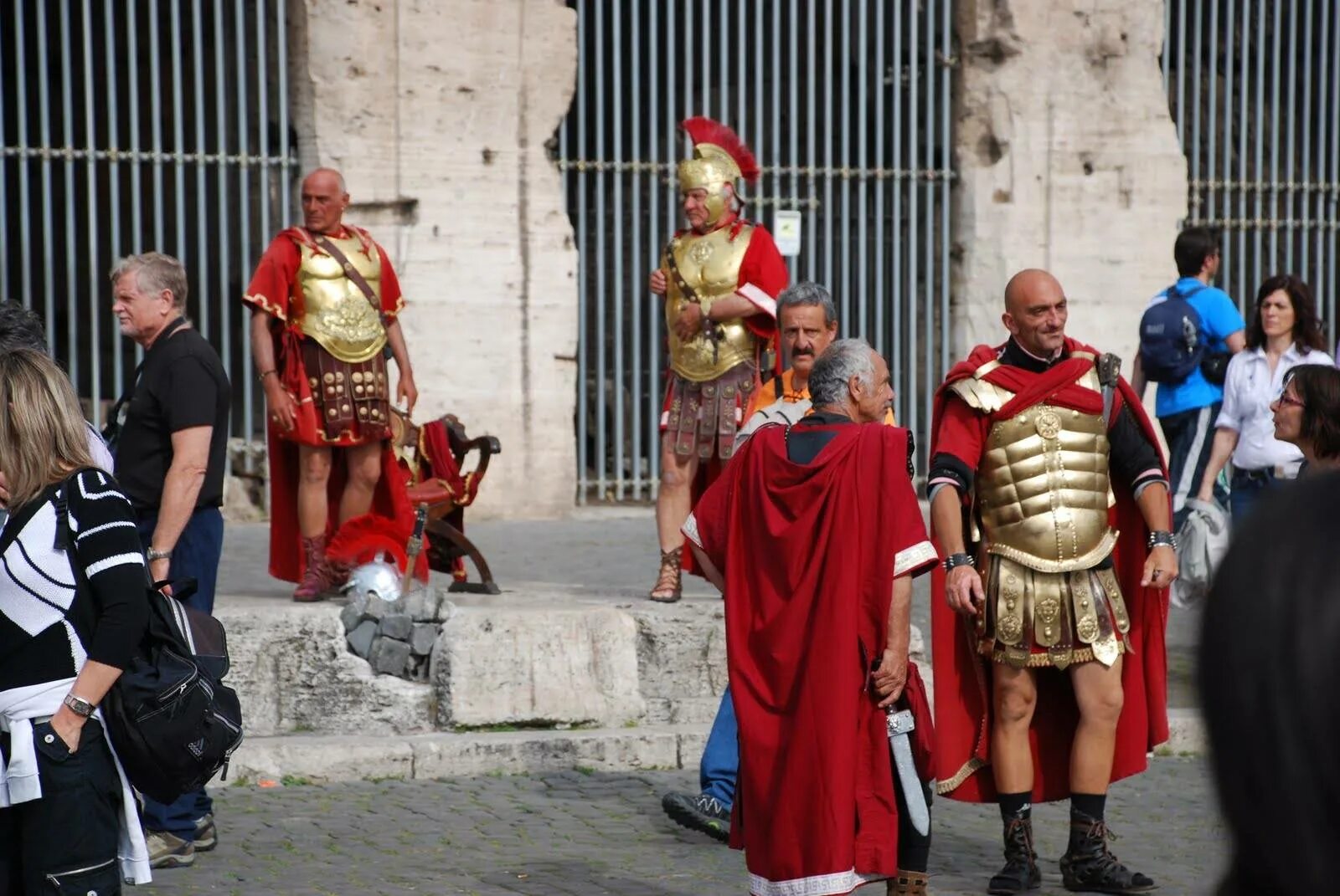 Рим за 3 дня. Ряженые под Рим. Гость Рим. Костюмированные Центурионы.