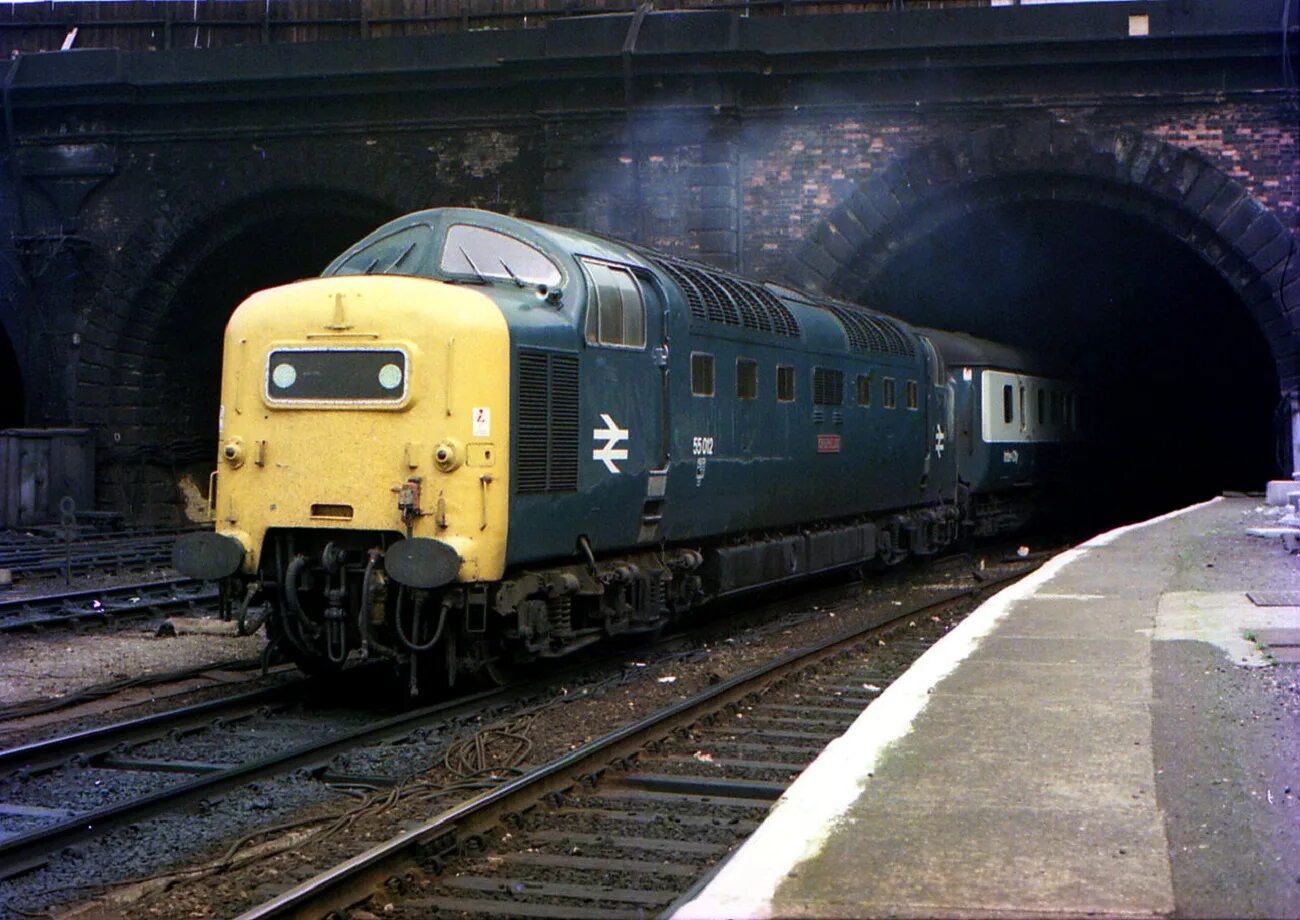 Легендарные поезда. Class 55 "Deltic. Поезд призрак сент Луиса. Поезд-призрак Локомотив. British Rail class 55 поезд.