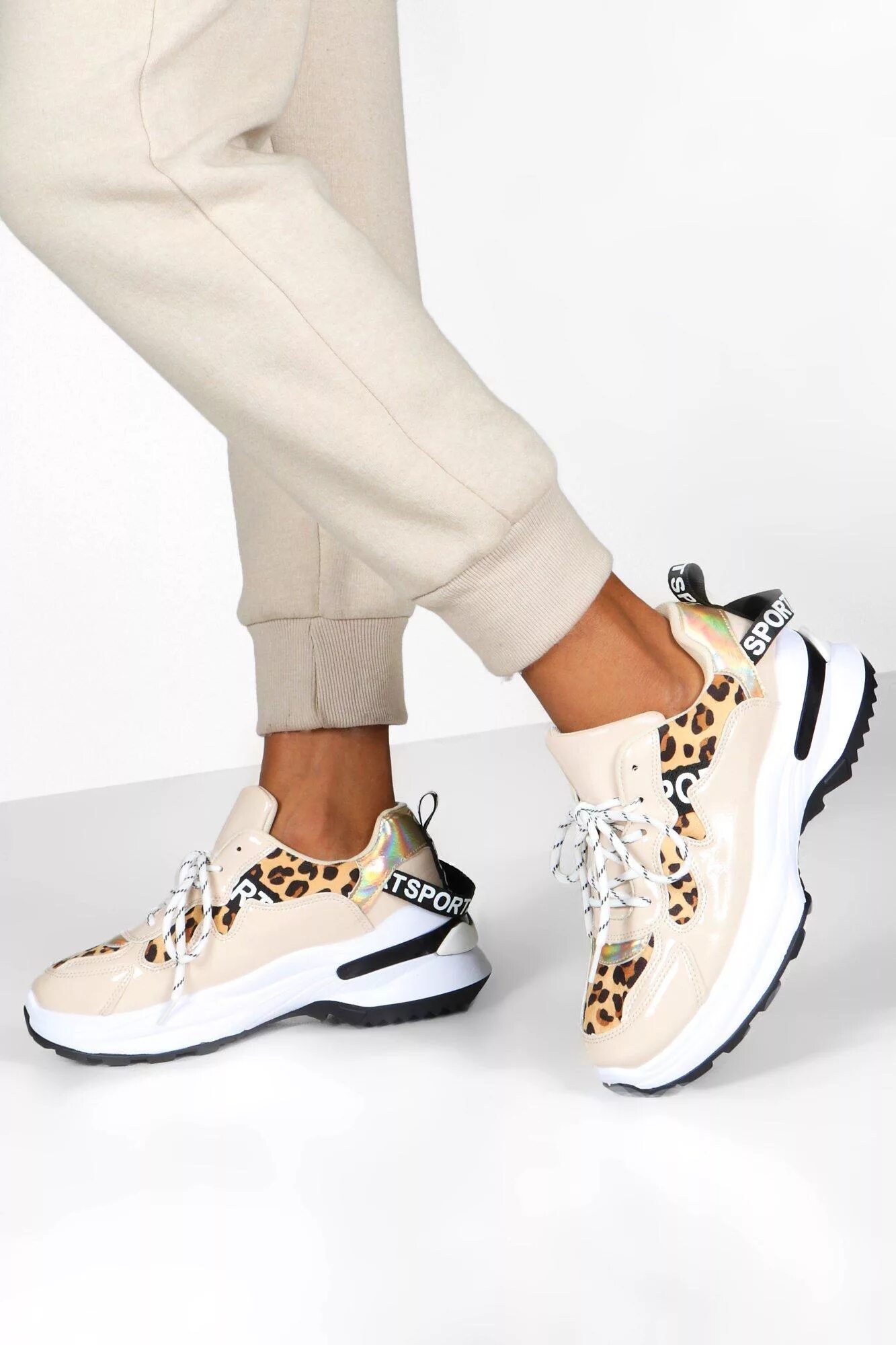 Michael Kors кроссовки женские леопард. Skechers кроссовки леопард. New Balance 327 женские Leopard.