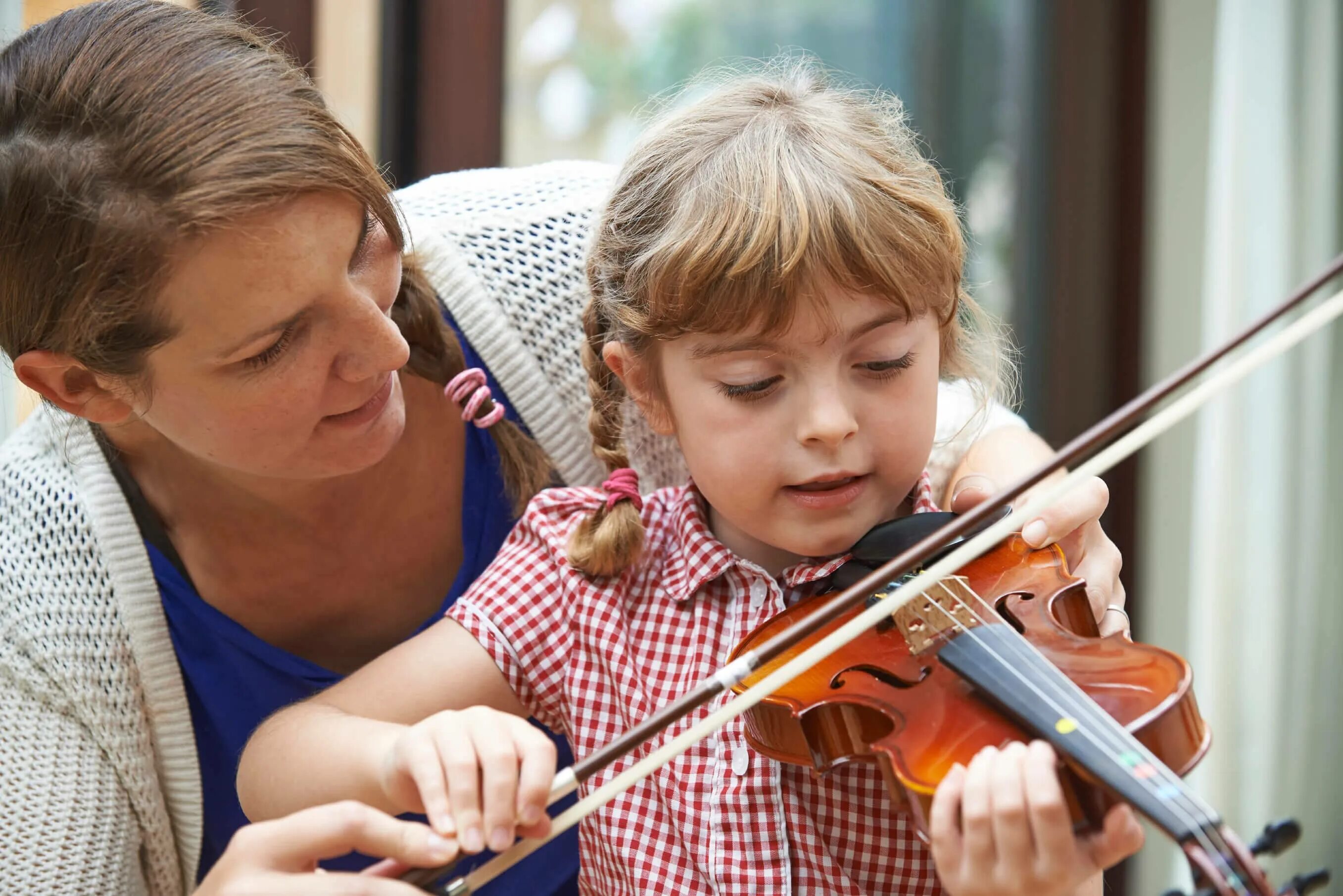 Пением увлекаешься. Музыкальные инструменты для детей. Игра на музыкальных инструментах. Скрипка для детей. Учитель и ученик скрипка.