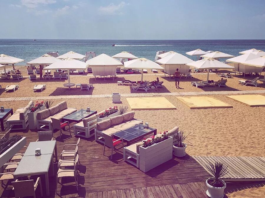 Отель русское море евпатория. Озеро сновидений евпатория. Отель империя евпатория. Евпатория крым отели. Отдых в евпатории 2024 все включено.