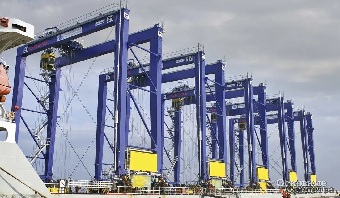 Кран в порту. Сооружение в порту с до. Konecranes 320. Современный порт. Тольятти грузовой порт.