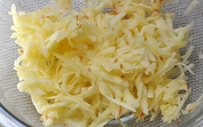 Терка для яблок. Яблоко на крупной терке. Яблоко на крупной терке. Яблоко на крупной терке. Салат из топинамбура.