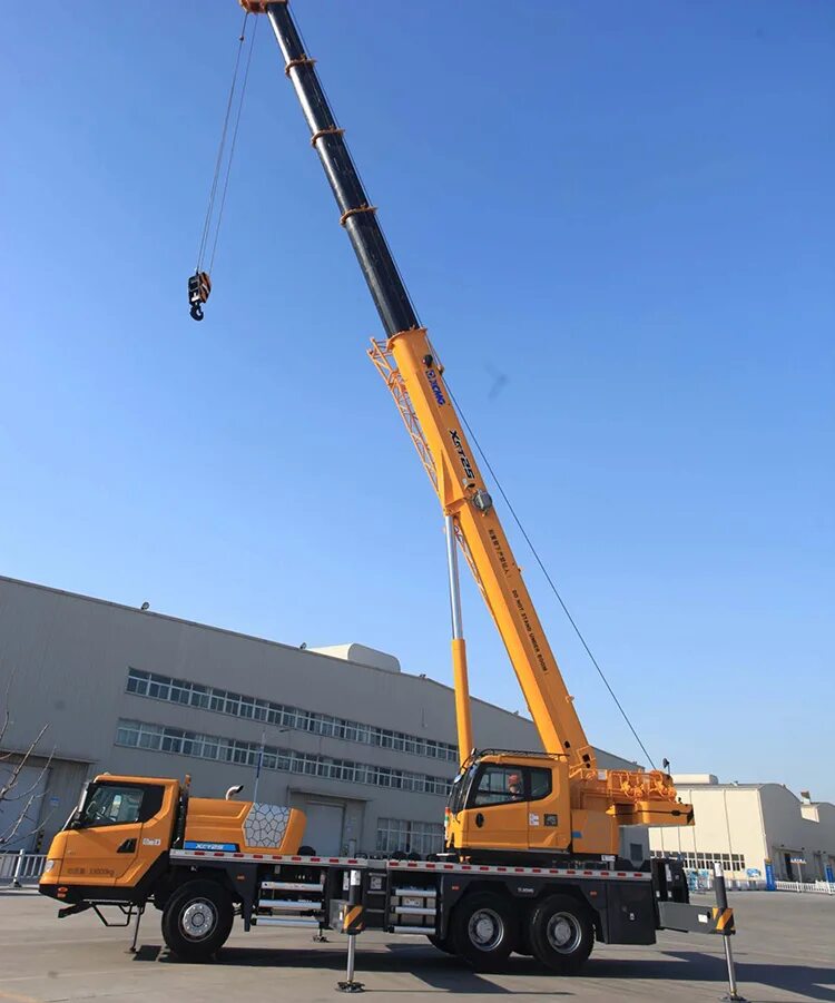 Автокран китайский маленький. Xcmg 20. Автокран xcmg qy20g. Кран xcmg 20 тонн. Xcmg 20.