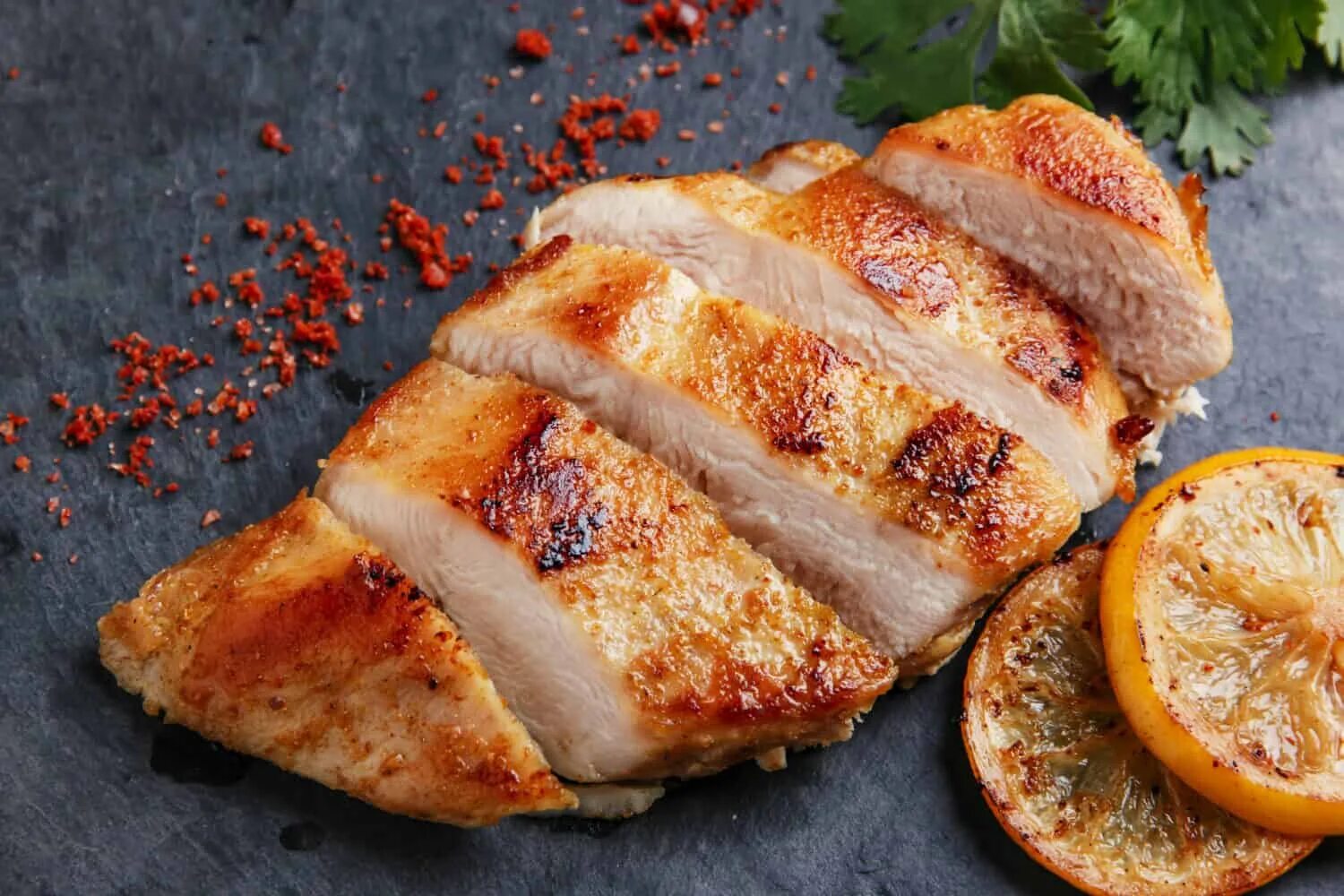 Chicken can be. Куриная грудка. Куриное филе запеченное. Куриное мясо жареное. Запеченная куриная грудка.