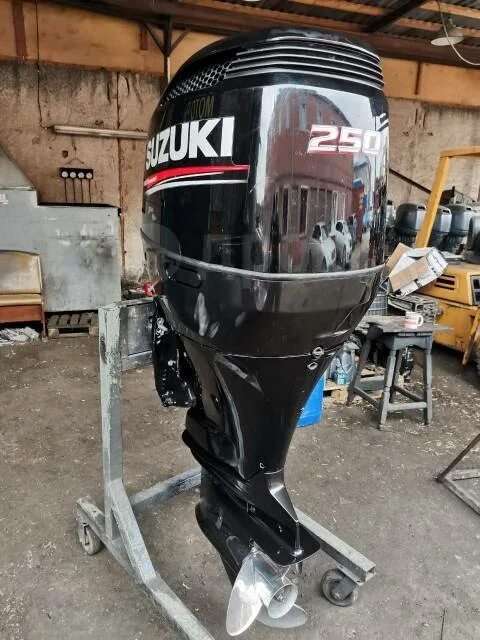 Сузуки дф 250. Сузуки дф 200. Сузуки 250 лодочный мотор. Suzuki df 250. Suzuki 250 лодочный мотор.